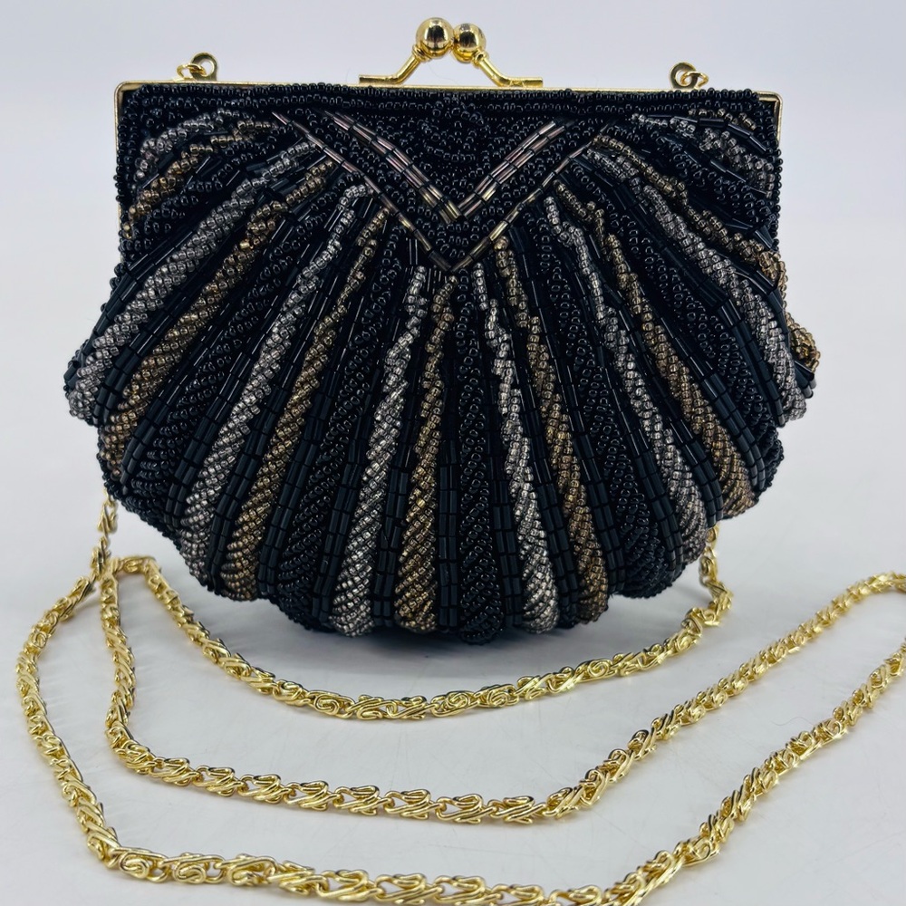 La Regale Ltd Vintage 90s Art Deco Flapper Clam Shell Beaded Kiss Lock Crossbody
